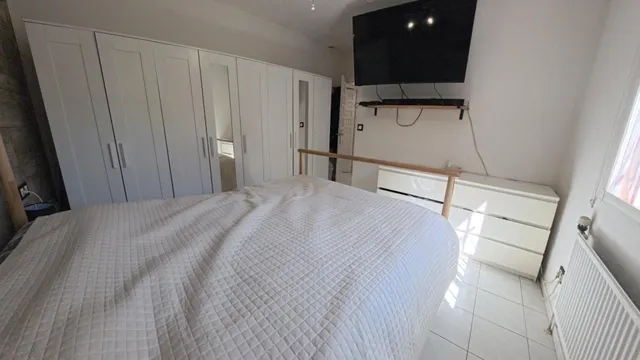 Chalet independiente de 4 habitaciones con piscina divida en dos plantas individuales — 21