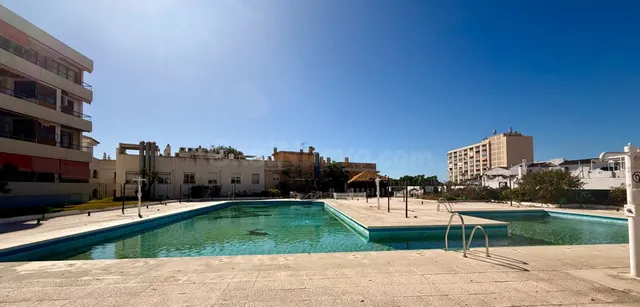 Venta de piso con dos dormitorios en Torremolinos, Málaga, C