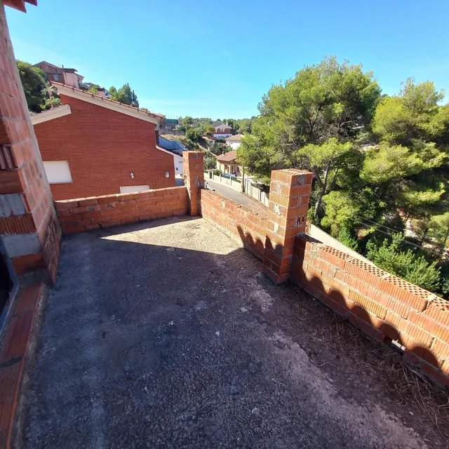 Cuatro casas en contrucción. — 9