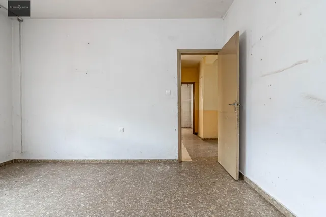 SE VENDE CASA CON UNA PARCELA DE 518 m2 (EN EL CENTRO DE LOS OGÍJARES). — 36