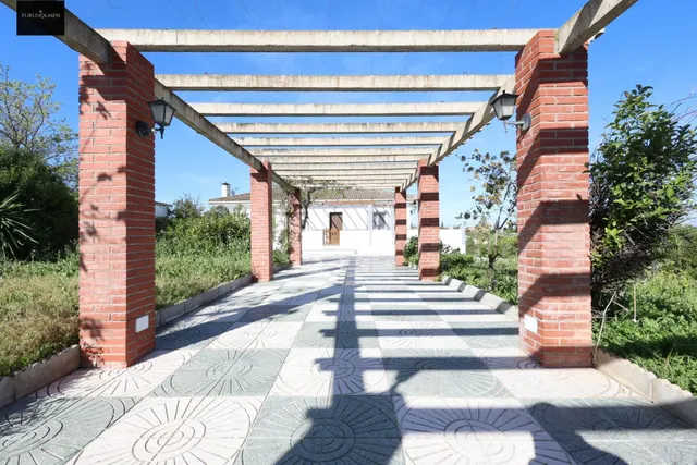 Casa reformada con piscina en parcela de 2.500 m2 (urbano y  - foto 4