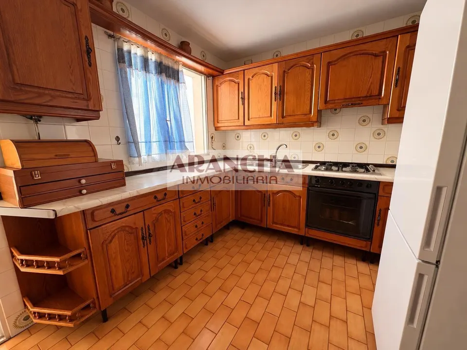 PISO EN VENTA DE TRES habitaciones EN CHIPIONA