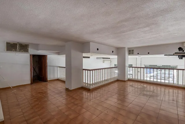 LOCAL A DOS ALTURAS - ARABIAL JUNTO HIPERCOR — 9