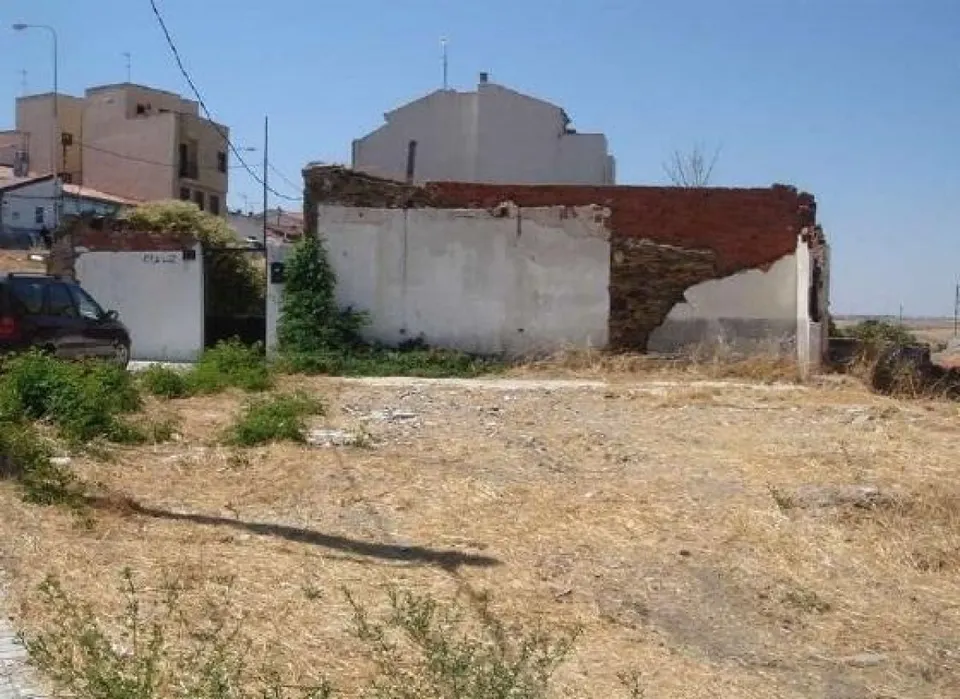 Urbis ofrece un ESTUPENDO terreno Urbano en ZONA CEMENTERIO VALHONDO (SALAMANCA)
