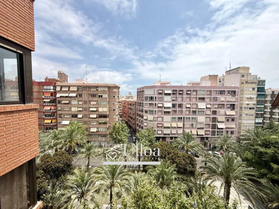 AMPLIA Y LUMINOSA VIVIENDA EN ALQUILER EN AVENIDA ÓSCAR ESPLÁ CON PARKING