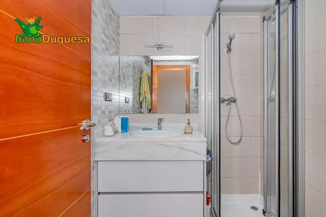 Ático duplex con terraza de 61 m2, plaza de aparcamiento, trastero, piscina comunitaria, padel - PTS. — 16