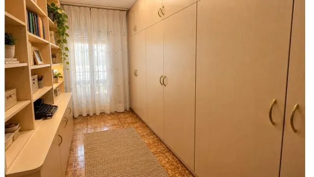 Encantador piso para actualizar en Sants, Barcelona — 10