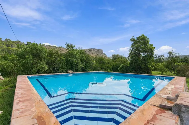 Finca rústica con vivienda reformada, piscina y cultivo ecólógico — 37