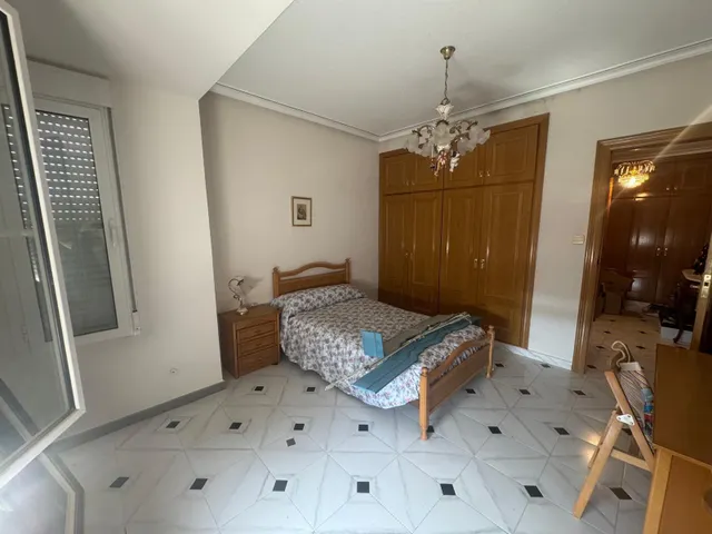Edificio de dos apartamentos con terraza y garaje — 7