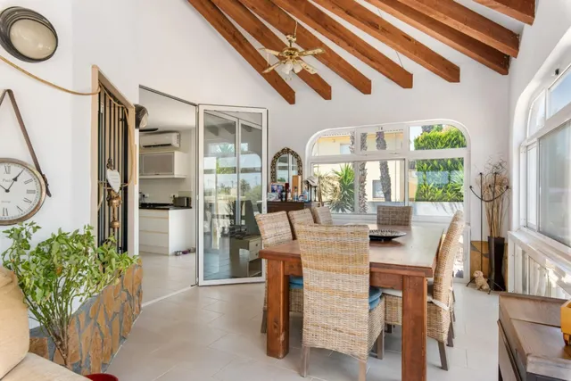 BONITA FINCA RUSTICA EN CATRAL:4 HAB, 4 BAÑOS — 24