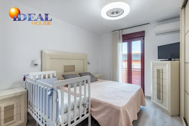 Amplia casa de 182 m2 con patio, gran sótano y a menos de 5 minutos del metro — 17