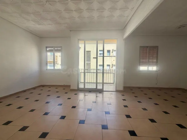 Amplia vivienda con trastero y dos balcones en El Cabanyal — 2