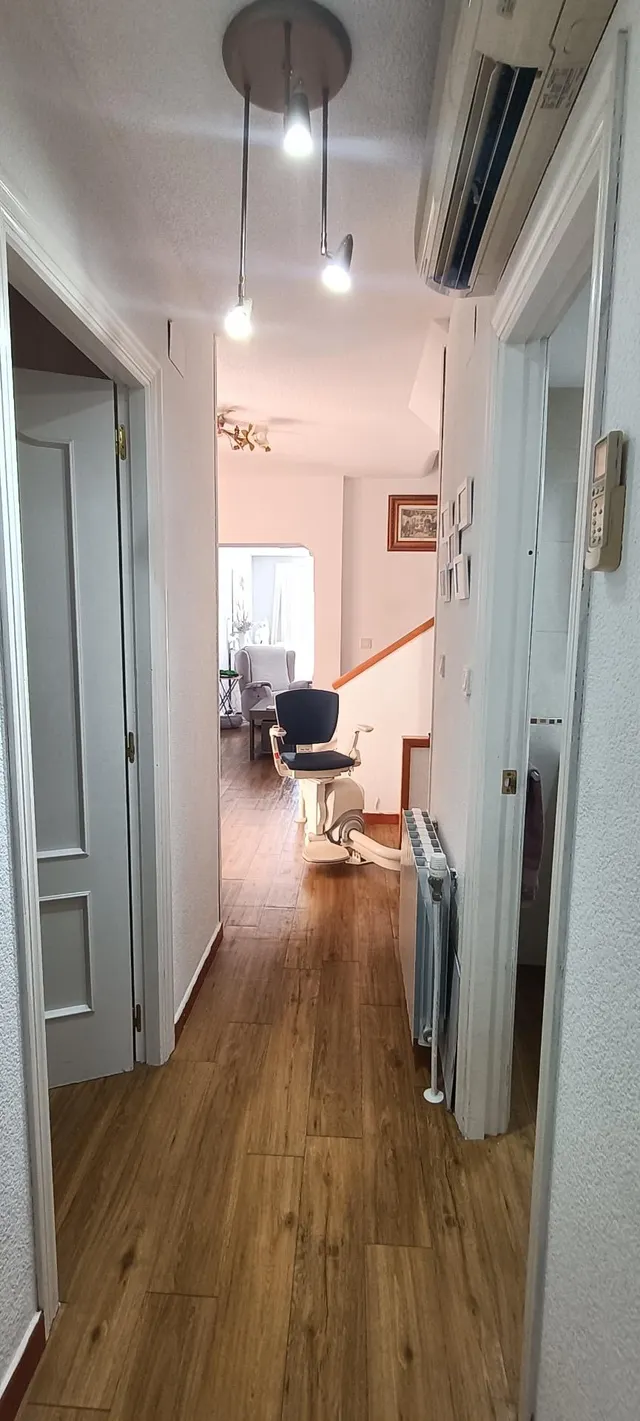 CASA DE 3 PLANTAS CON GARAJE Y PISCINA PRIVADA — 22