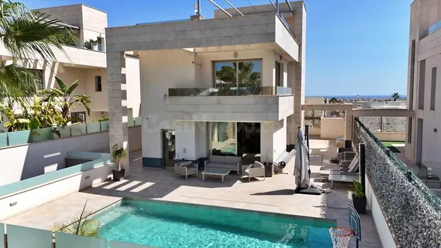 Villa de Lujo con 5 Dormitorios en Venta en Villamartín con  - foto 2