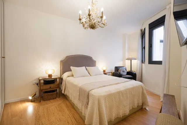 Amplio Piso en Venta en el Corazón de Almería — 28