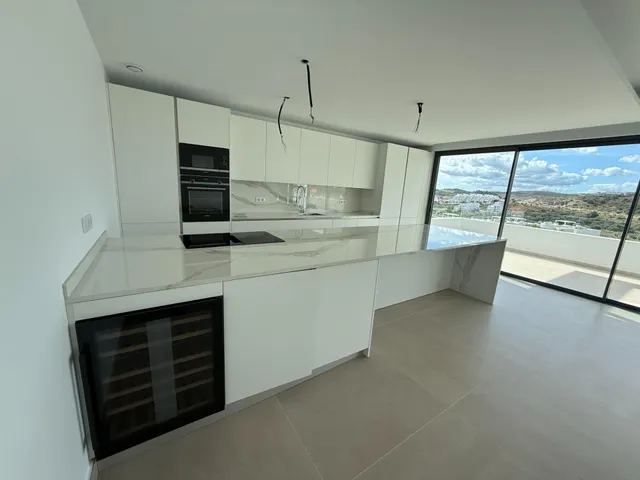 Ático de Lujo con Piscina Infinity Privada en Estepona — 9