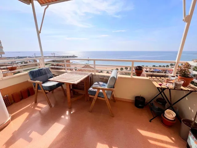 APARTAMENTO CON TERRAZA Y VISTAS AL MAR, AMUEBLADO, PISCINA 