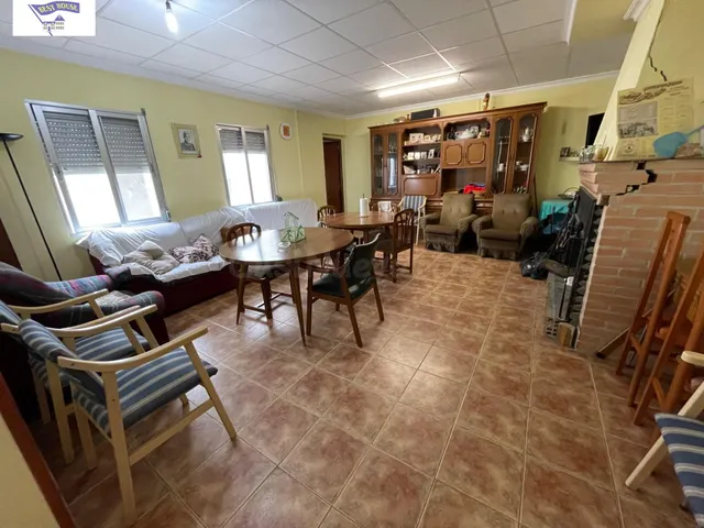 EDIFICIO EN BARRIO SAN PEDRO - foto 2
