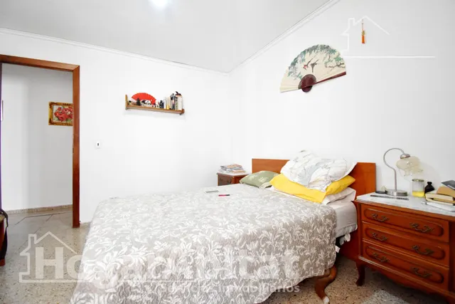 ¡4 DORMITORIOS! MUY AMPLIO CON BALCÓN EN EL CENTRO — 26