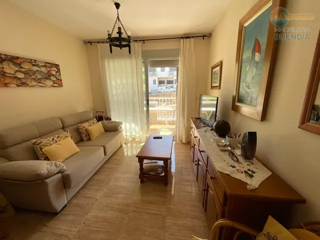 APARTAMENTO CON GARAJE A POCOS MINUTOS A PIE DE LA PLAYA Y T - foto 2