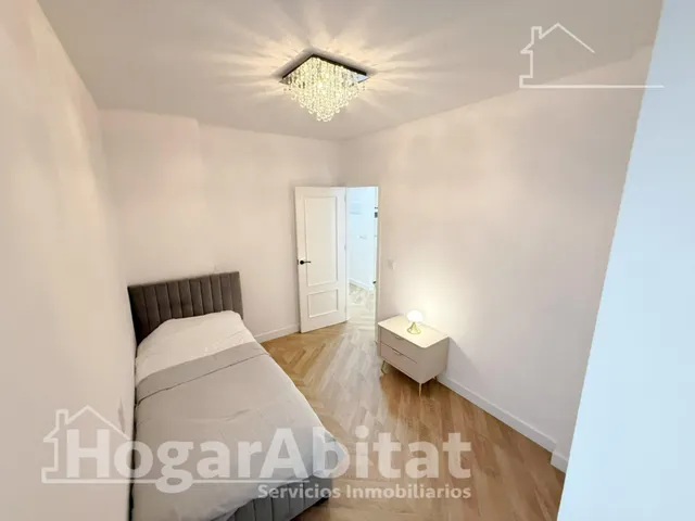 MODERNO, ACOGEDOR Y EXTERIOR EN RESIDENCIAL CON PISCINA Y BALCÓN — 18