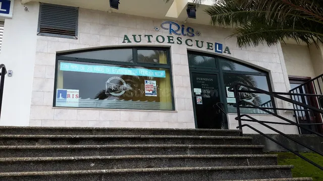 Local Comercial en Venta en Ris