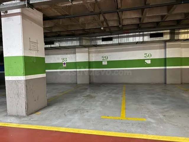 Plaza de parking en venta en el Eix Macià - foto 2