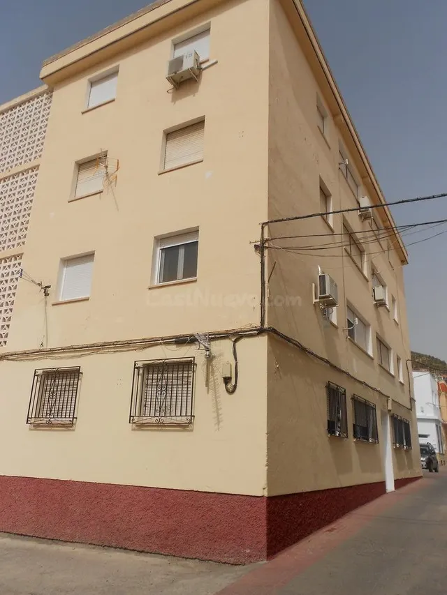 Venta de piso sin posesión (no visitable) en Alhama de Almer