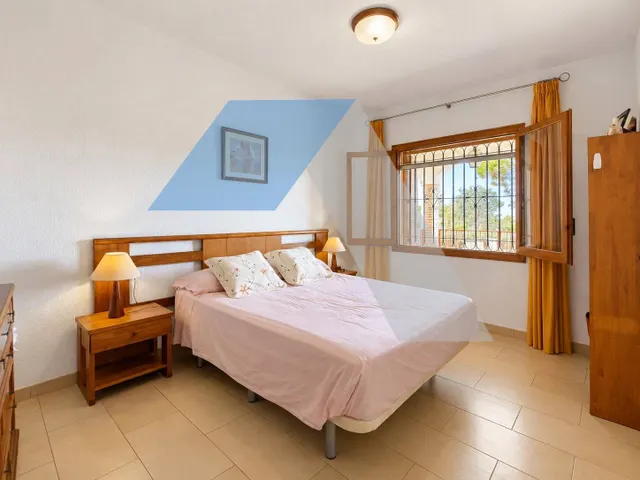 Chalet en parcela urbana con piscina privada en san vicente del raspeig — 29