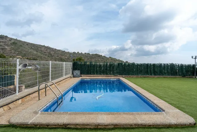 Casa con piscina y vistas a la montaña en Mas Borràs — 20