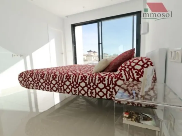 MAGNÍFICA VILLA EN LA MARINA, A PIE DE PLAYA — 9