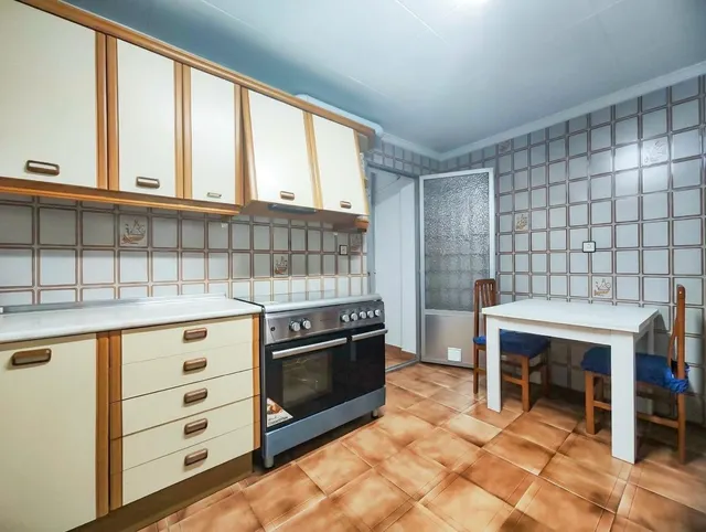 Piso en venta en Calle Menendez Pelayo — 17
