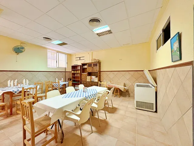 FANTASTICO LOCAL COMERCIAL EN VICENTE BLASCO IBAÑEZ — 8