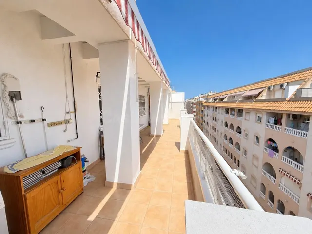 Oportunidad Ático con 3 dormitorios, 2 baños y piscina - foto 3