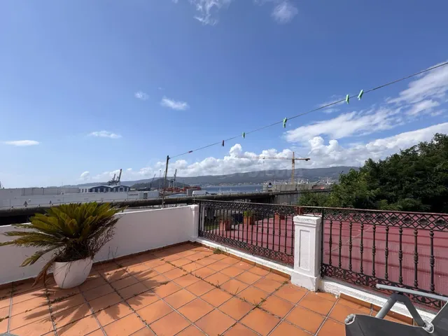 CASA CON VISTAS AL MAR ENTRE MARÍN Y PONTEVEDRA — 49