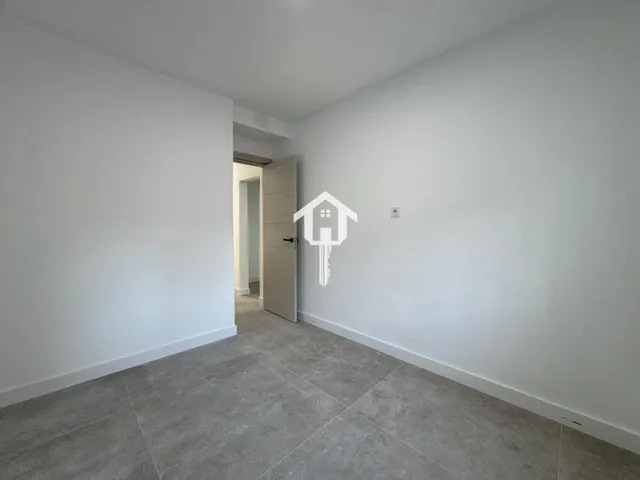 Inmoparadise les ofrece espectacular vivienda en venta en Alicante centro, el edificio los representantes . 120m2, 3 dormitorios, dos baños,reformada. — 28