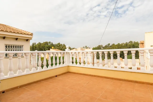 Chalet independiente a la venta en Playa Flamenca — 44