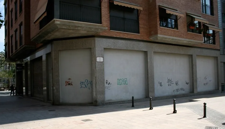 LOCAL COMERCIAL EN EL PARQUE DEL MONTJO