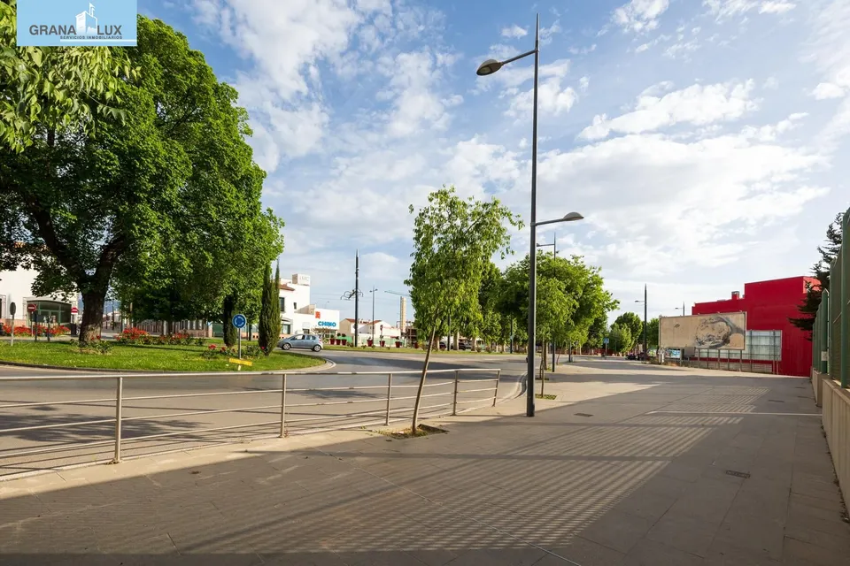 SOLAR JUNTO A FERNANDO DE LOS RIOS. ARMILLA. TERCIARIO (OFICINA, HOTELES, RESIDENCIAS,ETC)