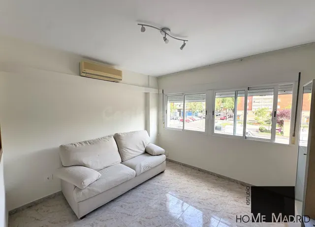 ESTUDIO HOME MADRID OFRECE piso de 40 m2 construidos, exteri