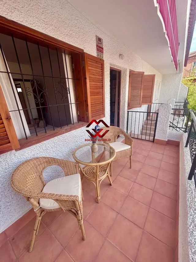 Bungalow en planta alta sin comunidad cerca de la playa de V - foto 2