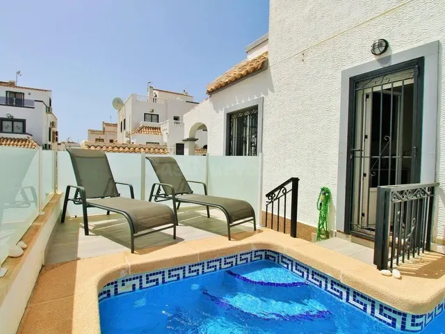 Casa adosada reformada con piscina privada en Los Altos – Or - foto 2