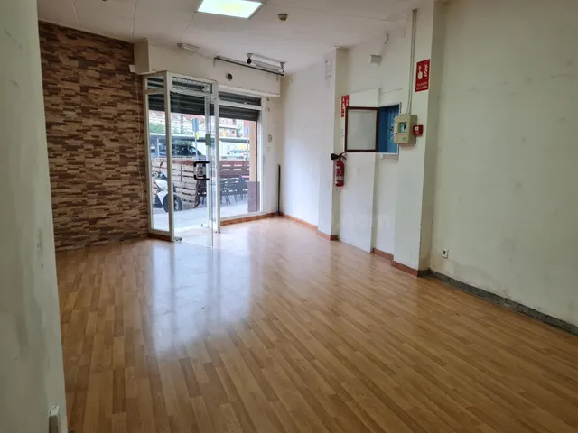 LOCAL COMERCIAL EN PLENO CORAZÓN DE MONTCADA - foto 3