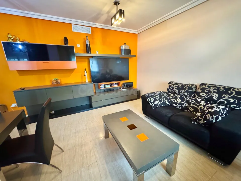 ESTUPENDO PISO DE VENTA EN ORIHUELA SEMINUEVO, CON GARAJE, RODEADO DE SERVICIOS… ¡¡PREGUNTE POR EL YA!!