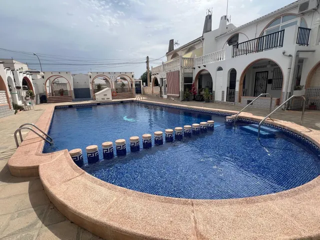 ADOSADO DE 2 habitaciones CON TERRAZA Y PISCINA COMUNITARIA — 23