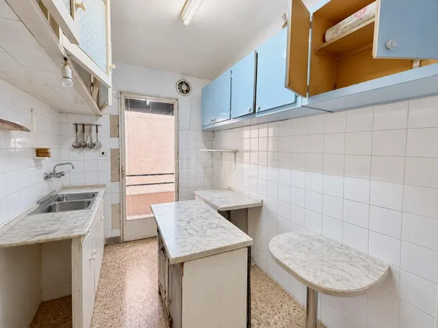¡en exclusiva! piso de 3 dormitorios para reformar a 300 metros de la playa de poniente, Benidorm — 2