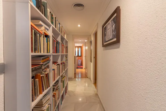 Exclusivo piso señorial con terraza en el Paseo del Salón (Cuesta de Escoriaza), con cochera y trastero. — 41