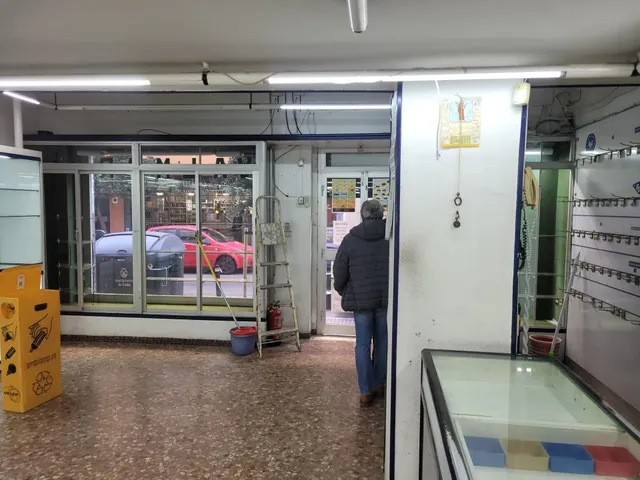 ¡Oportunidad de Inversión Única! Local Comercial en Venta con Gran Potencial de Transformación — 3