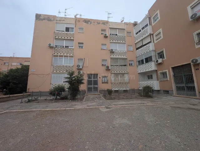 Se vende piso en la Glorieta Amor de Dios