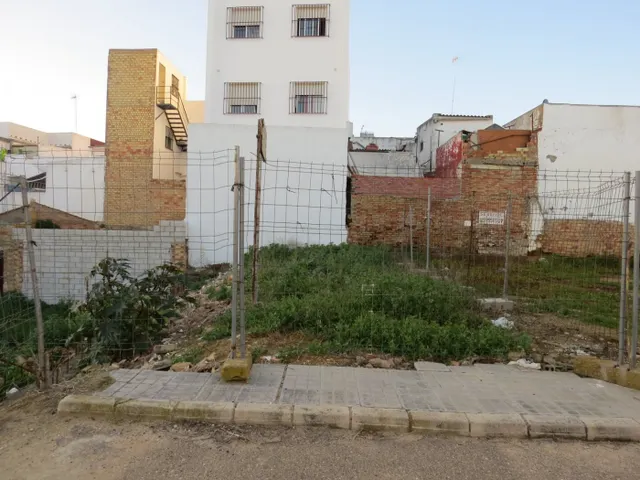SOLAR URBANO EN EL VISO DEL ALCOR — 6